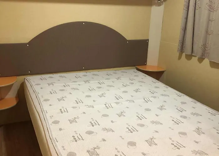 בית נופש Goldensand Mobilehome *